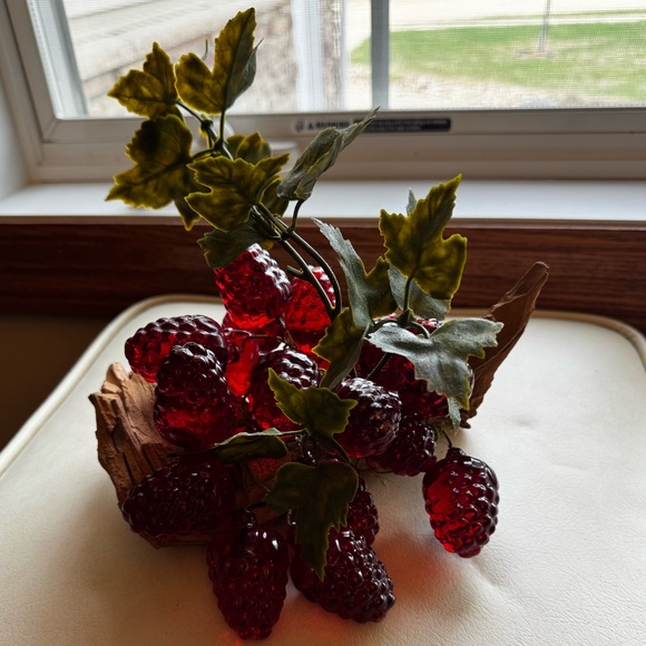 Vintage Large Lucite Raspberry Cluster on Driftwood Very Shiny And Clean - Picture 8 of 16
